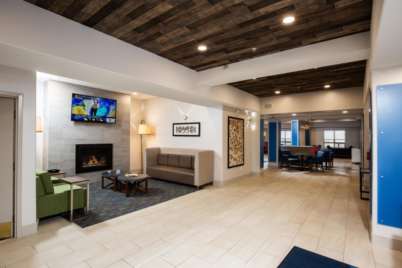 Holiday Inn Express Grande Prairie By Ihg Exterior foto
