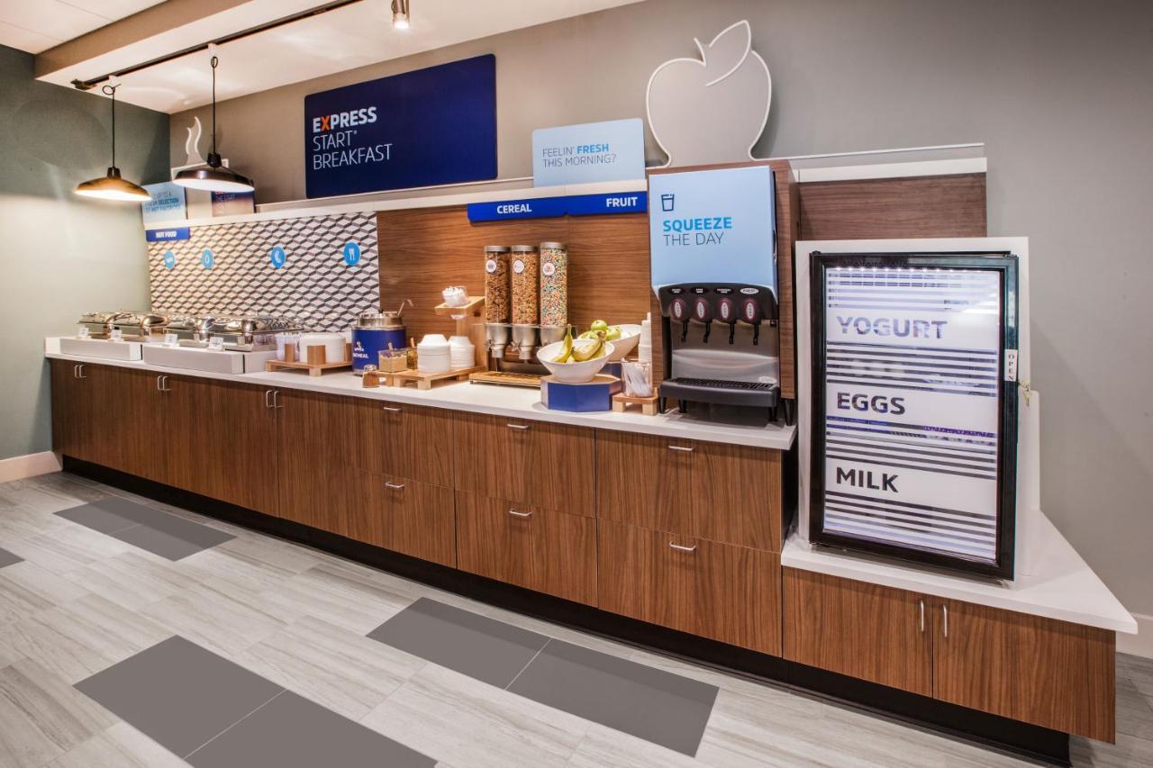 Holiday Inn Express Grande Prairie By Ihg Exterior foto